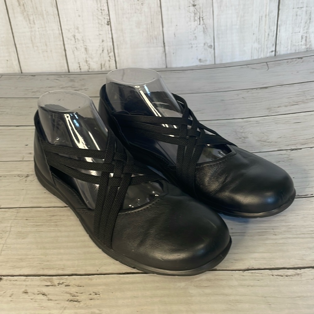 Ecco Criss Cross Strappy Black Ballet Flat
